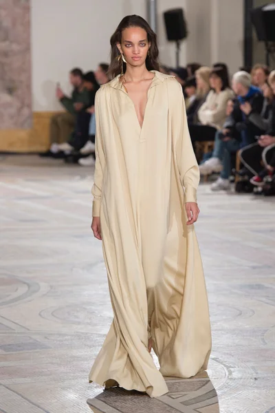 Look 1